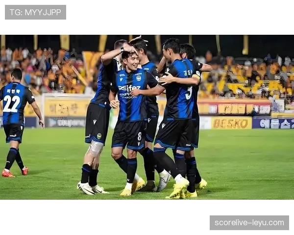 首尔世界杯体育场上演K联赛焦点战，球队出色表现引球迷热切期待