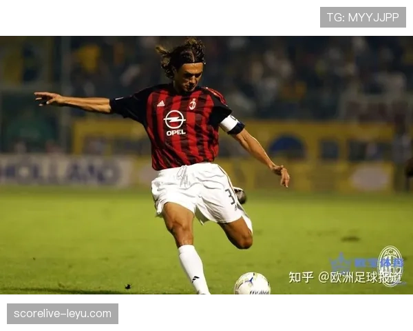 马尔蒂尼的防守艺术重塑现代足球防线,引领新一代后卫革命 马尔蒂尼的防守艺术重塑现代足球防线,引领新一代后卫革命