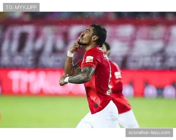 达尼洛队长袖标正式登场，球队新篇章值得关注与期待