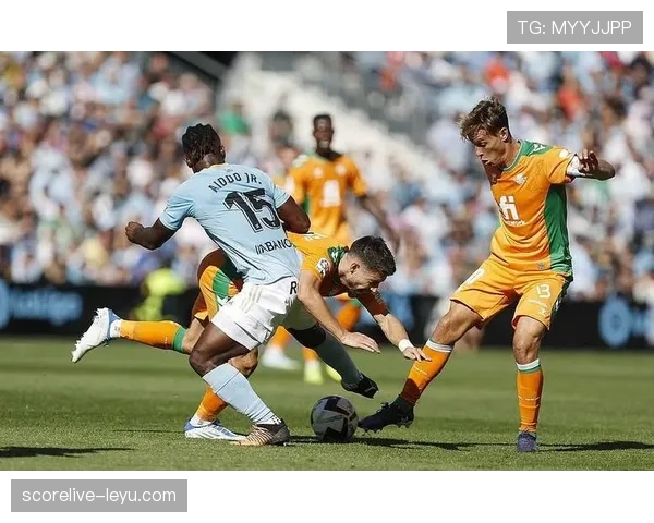 瓦伦西亚重建困局持续,球队稳定性面临考验,竞争格局带来变化 瓦伦西亚重建困局持续,球队稳定性面临考验,竞争格局带来变化