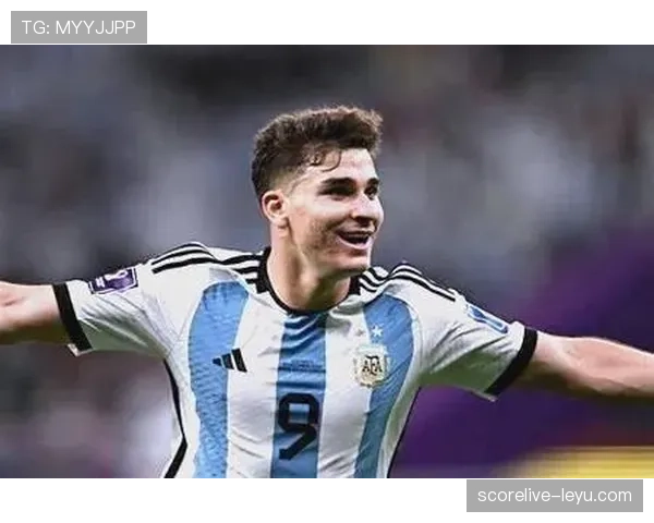 阿尔瓦雷斯:战术角色适配与位置困境解析 阿尔瓦雷斯:战术角色适配与位置困境解析