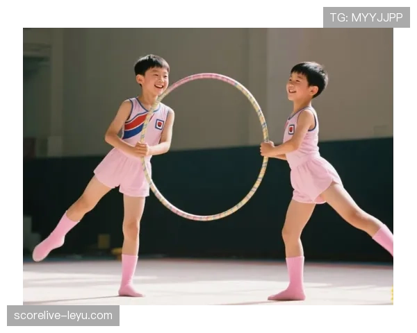 杨威退役后带娃比练体操还狠？这自律劲儿是刻进DNA了吧